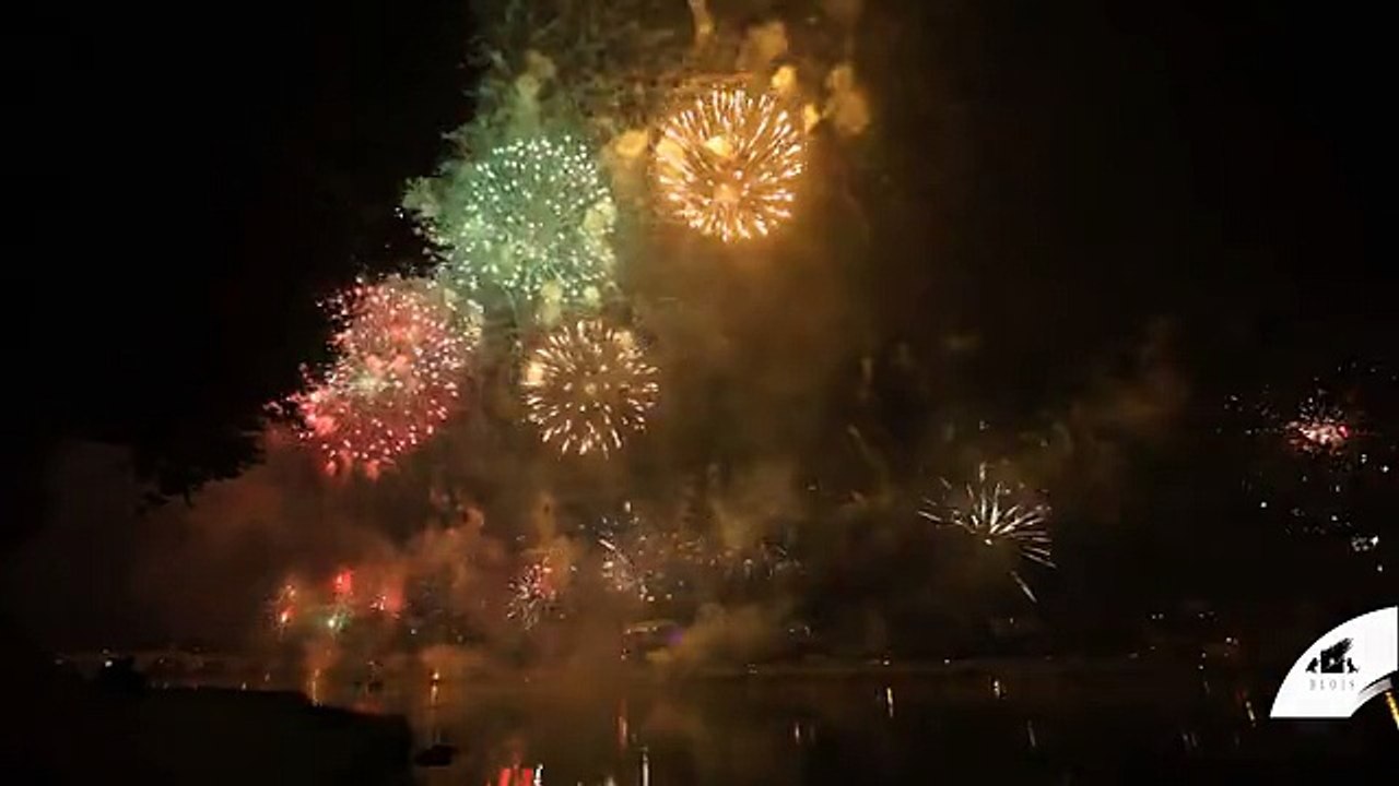 Vue aérienne feu d'artifice de Blois filmé par un drone