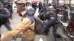 Polícia prende manifestantes durante protestos na França
