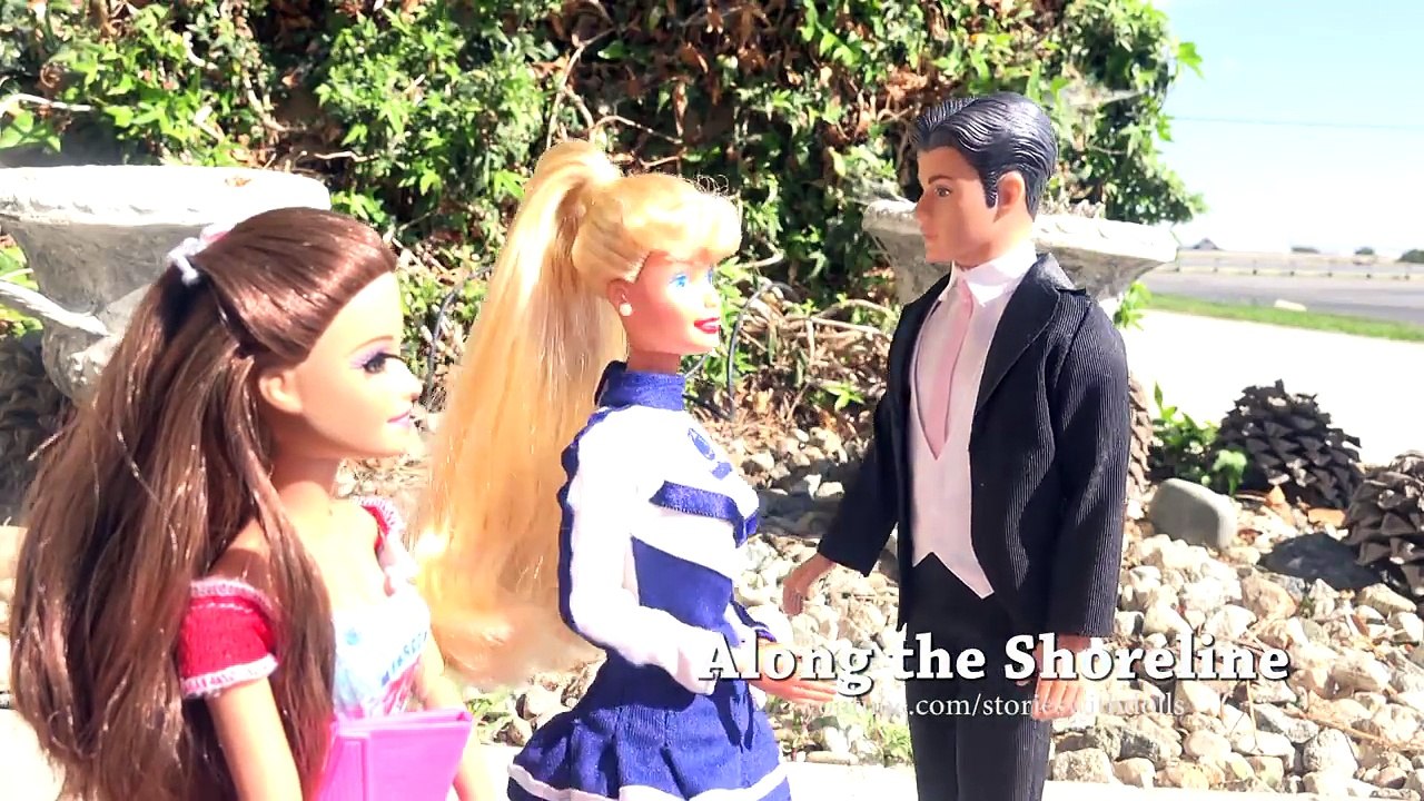 A Fire in the Community - Along the Shoreline - Episode 24 - Barbie Toys & Dolls Series