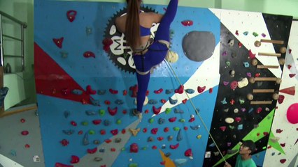 Ahora el yoga se sube a los muros de escalada