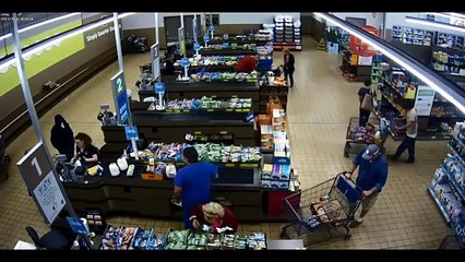 Des clients d'un supermarché ALDI stoppent un braqueur et l'arretent