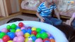 Игорек и Арина - Ищем Сюрпризы Бассейн ПАНДА с Шариками Swimming Pool Surprise eggs for kids