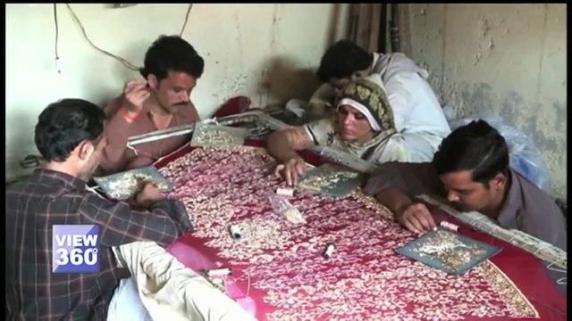 لاہور: کم اجرت میں مشقت کرنے والی خواتین