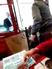 En Coyoacán reconocen a Felipe Calderon en la calle y le dicen sus verdades