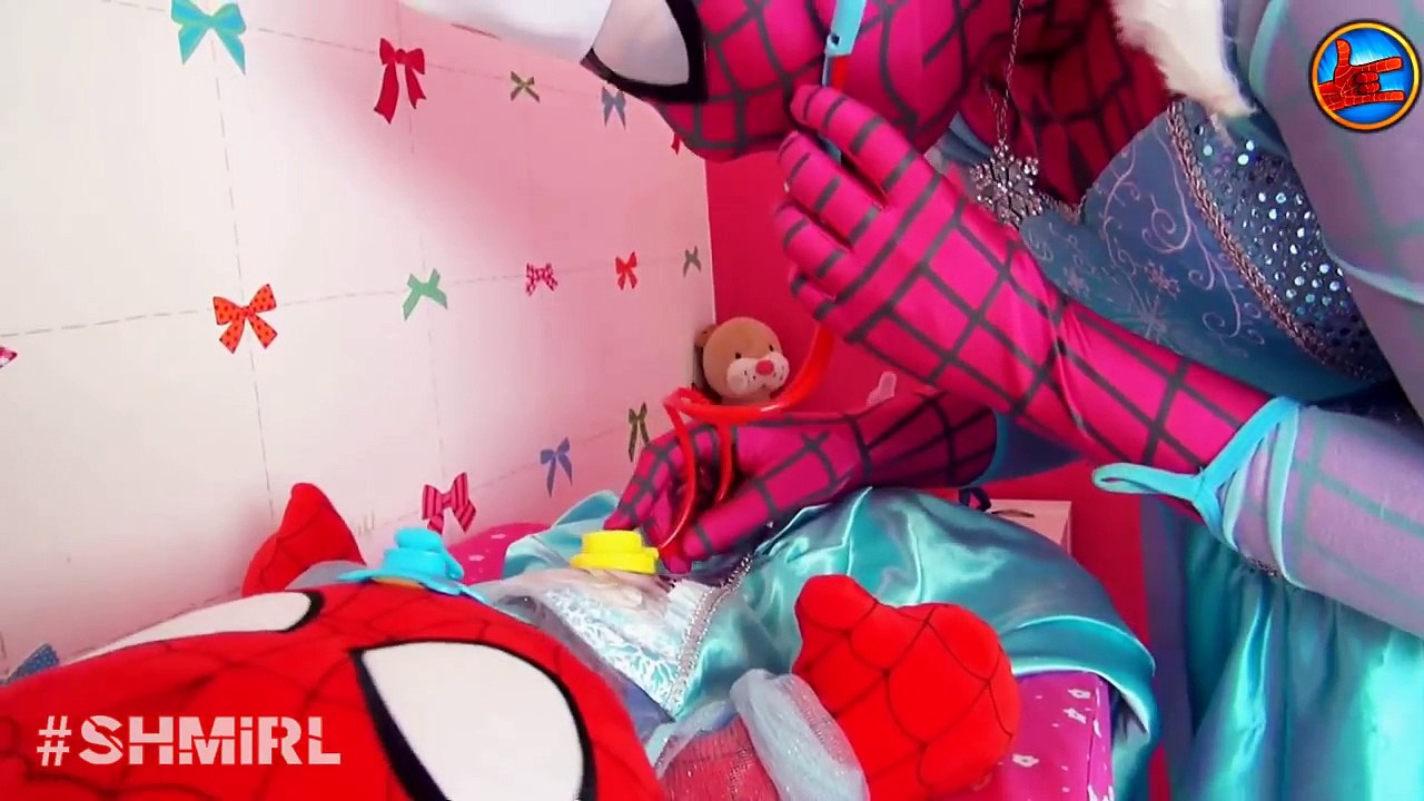 Pink Spidergirl Doctor vs Spiderman! Pregnant Spidergirl w/ Spiderbaby Joker Amazing Superheroes Fun