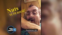 man with snakeसाँप के साथ आदमी