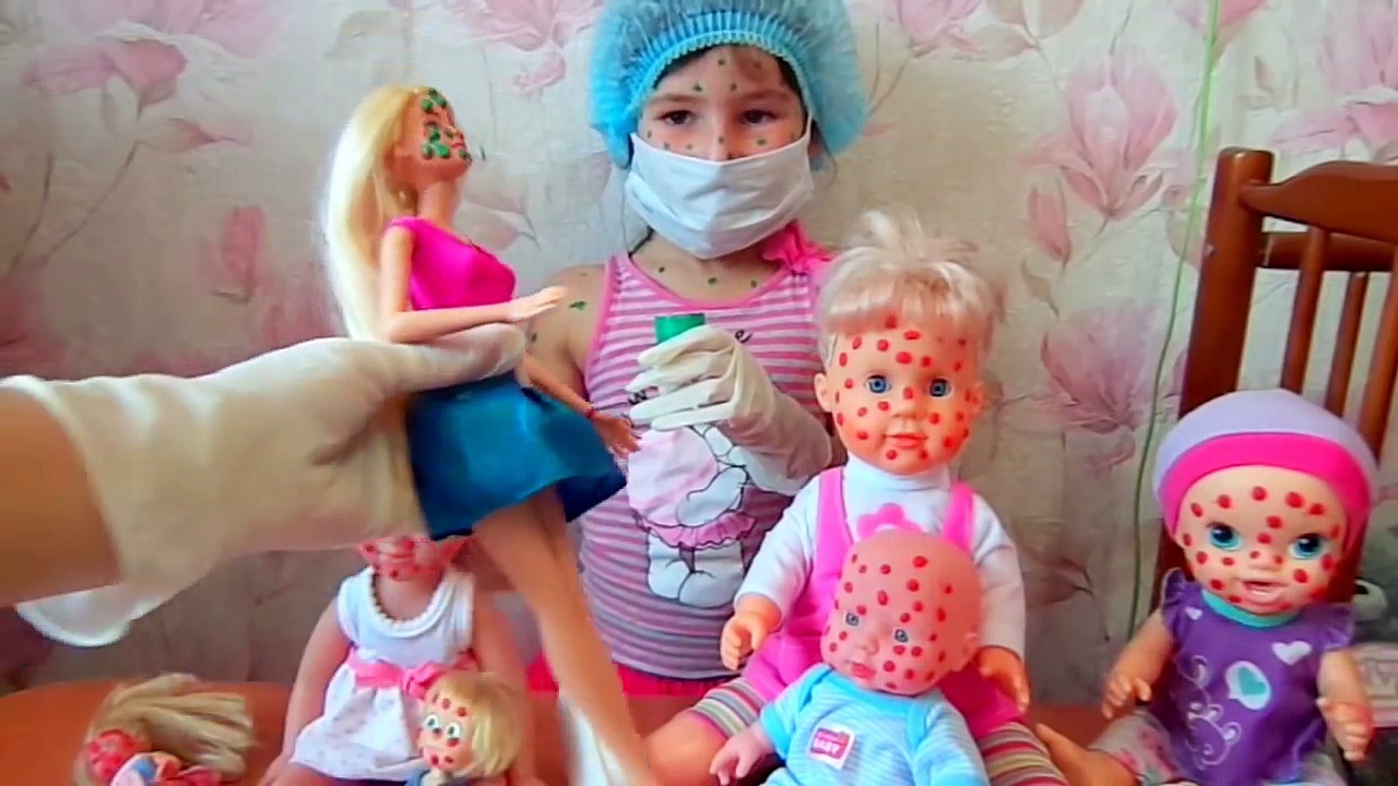 Кукла заболела. Игра вдоктара с куклами. Видео настоящих уколов