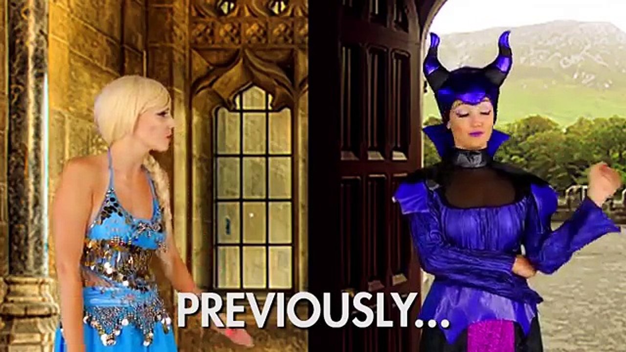 Anna Saves Elsa on a Magic Carpet Ride With Princess Jasmine. DisneyToysFan