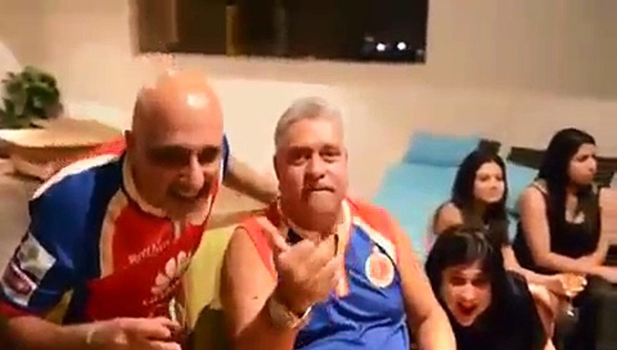 Cricketers dance on bhojpuri song.
