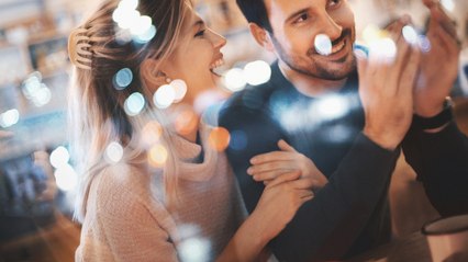 Qui doit payer au premier rendez-vous ?