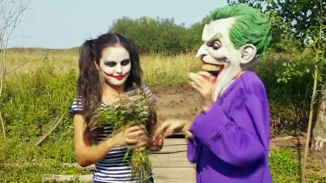 ДЖОКЕР ДЕЛАЕТ ПРЕДЛОЖЕНИЕ ДЖОКЕРШЕ(ХАРЛИ КВИНН)! Мультик для детей / Супергерои в реальной жизни