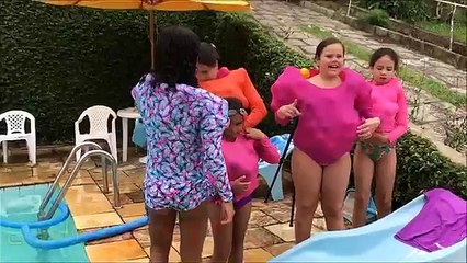 VIRAMOS RAINHA DAS BOLINHAS NA PISCINA - Com YouTubers