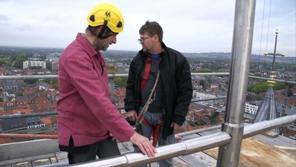 Tournai : Pose de la croix sur la Cathédrale