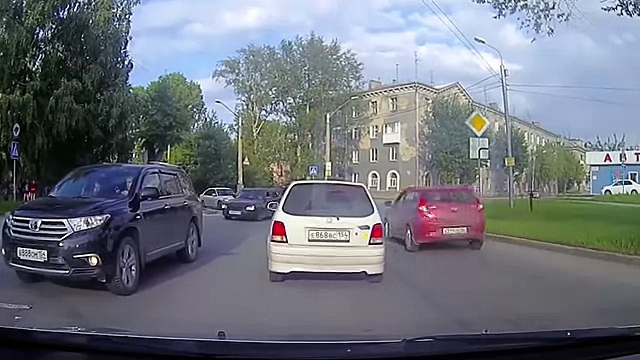 حوادث سيارات على المباش