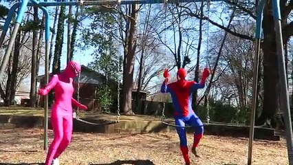 Joker! Pembe Spidergirl vs Örümcek Adam ve Pembe Spidergirl Toilet Aşağı Flushed!