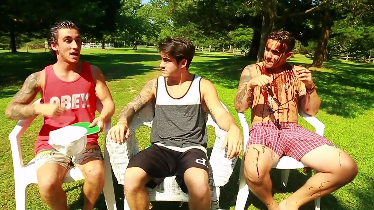 THE WORST CHALLENGE EVER ! (MESSY SAUCE SHOWERS)