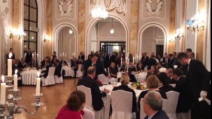 Sırbistan Dışişleri Bakanı'ndan Türkçe Şarkı