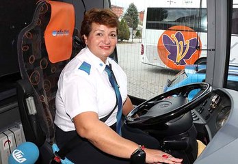 Yolların Nazan Ablası, 25 Yıldır Şehirlerarası Otobüs Kaptanlığı Yapıyor