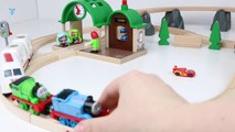 brio trenler & Thomas, Paw Patrol, McQueen ile oynamak çocuklar video için Trenler