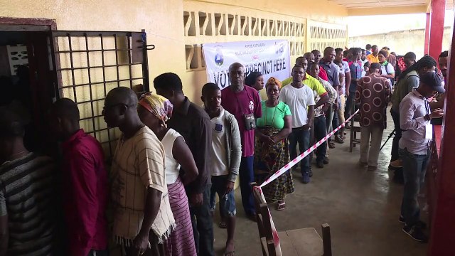 Les Libériens votent pour consolider la démocratie