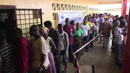 Les Libériens votent pour consolider la démocratie