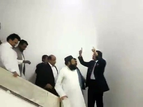 Capt Safdar is Chanting For Mumtaz Qadri