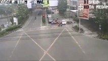A group of motorcyclist gets ran over by a lorry with no brake