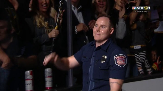 Les héros de l'attentat de Las Vegas acclamés lors d'un match de Hockey !