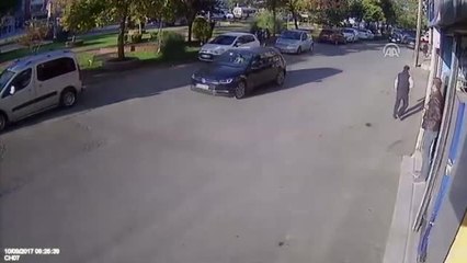 Otomobilin Çarptığı Lise Öğrencisi Yaralandı - Kaza Anı