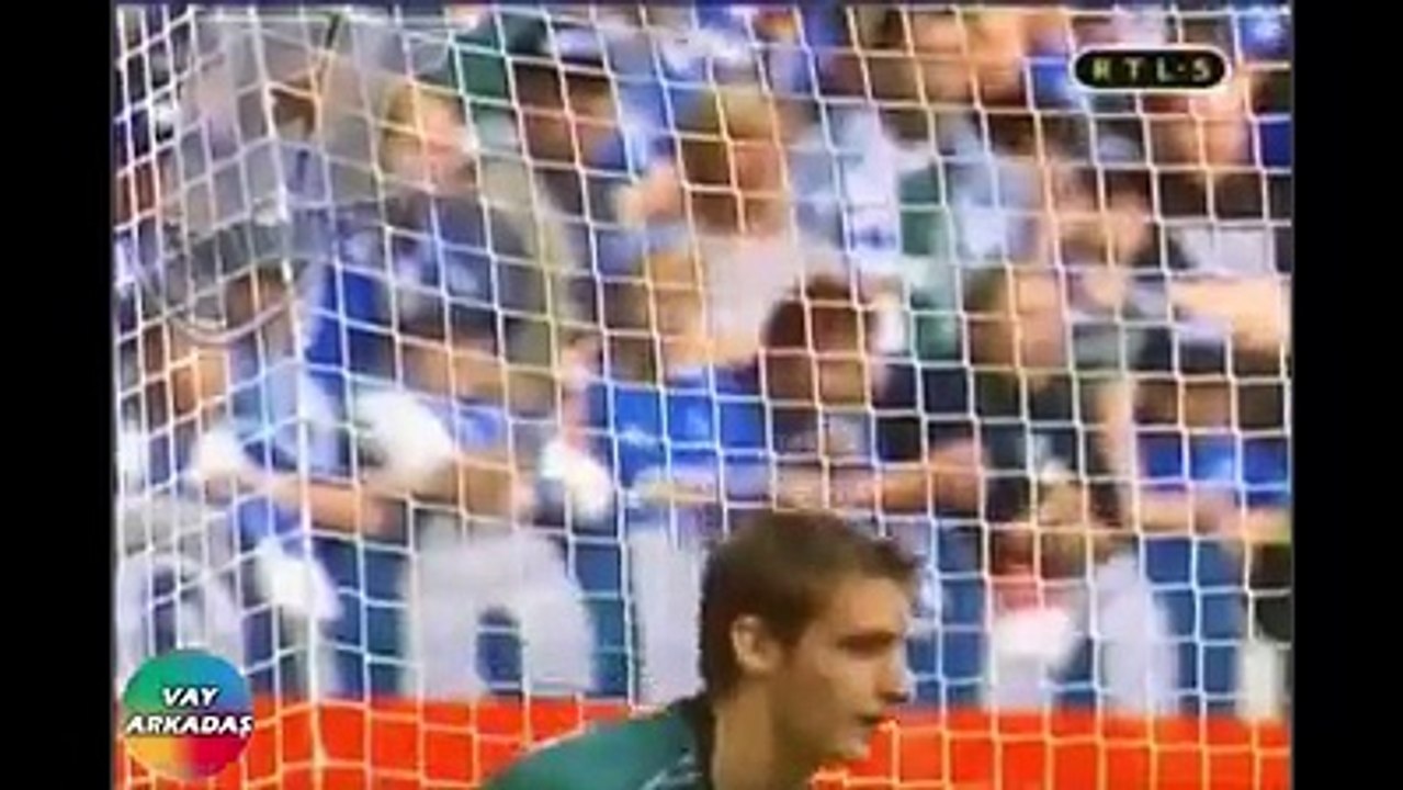 Penaltıdan gol atan kaleci sevincin dozunu kaçırınca