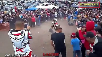 Caidas y Videos Graciosos 2017  Super Caidas Chistosas Bromas Golpes Sustos Videos de Risa #1