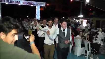 Gelin Ve Damadı Şakına Çeviren 40 Metrelik Düğün Takısı