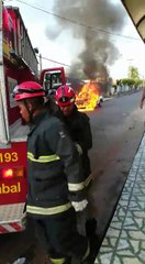 Carro pega fogo no centro de Bacabal
