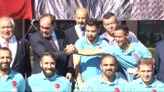 Yıldırım Demirören, Ampute Futbol Milli Takımı ile Bir Araya Geldi (1. Parça)