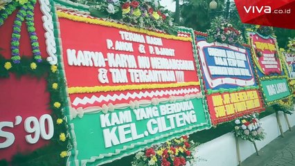 Puluhan Karangan Bunga Kembali Hiasi Balai Kota DKI Jakarta