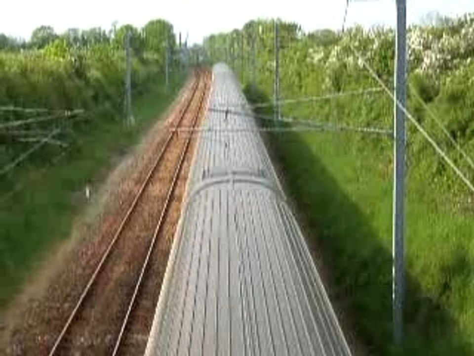 Passage au PK 327  une BB26000 à 200 KM H