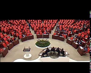 CHP'li Yedekçi; 'Öğrencinin yanında olması gereken Bakanlık neden inşaat firmalarının yanında?'