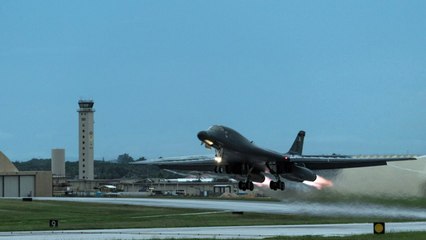 Bombardeiros americanos sobrevoam a península coreana