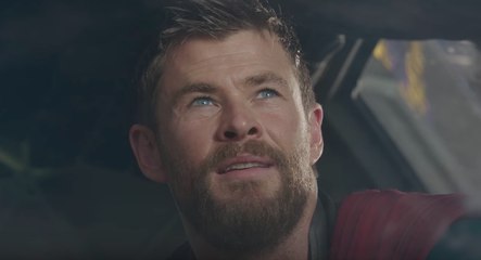 Thor: Ragnarok - Nuevo clip en el que vemos a Thor echando de menos su martillo, Mjölnir