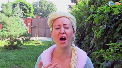 Frozen Elsa & Spiderman LOLLIPOP FIGHT! Princess Anna, Joker, Maleficent, Hulk, Superheroes Real :))