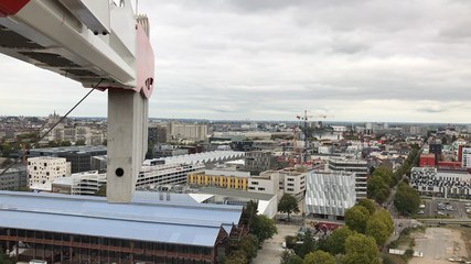 La vue depuis une grue de chantier à 60m