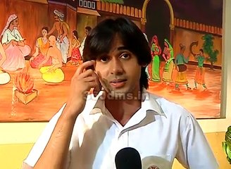 Yeh Un Dinon Ki Baat Hai - Naina IGNORES Sameer - प्यार या तकरार - ये उन दिनों की बात है