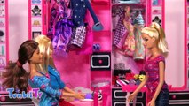 Barbie Giysi Dolabı Önünde Elbise Deniyor - Barbie Giydirme Oyunu