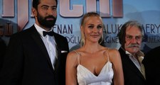 Meryem Uzerli Göğüs Dekolteli Kıyafetiyle Hayranlarının Ateşini Yükseltti