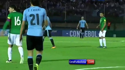 Enfado entre Luis Suárez y Cavani durante el partido Uruguay vs Bolivia 4-2 • 20