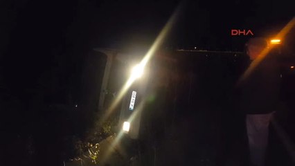 Düzce - Bolu Dağı'nda Şarampole Yuvarlanan Kamyondaki Tavuklar Telef Oldu