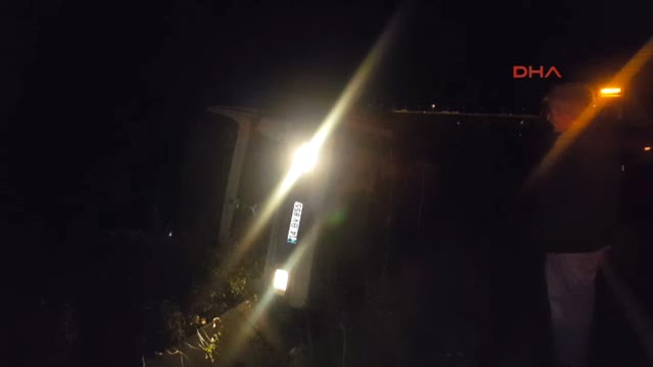 Düzce - Bolu Dağı'nda Şarampole Yuvarlanan Kamyondaki Tavuklar Telef Oldu