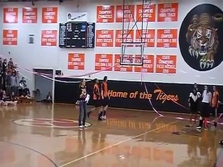 U.S. Soldier Surprises His Daughter at High School Pep Rally