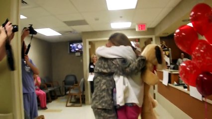 Soldier, Home Early for R&R, Surprises Her Nurse Mom at the Hospital