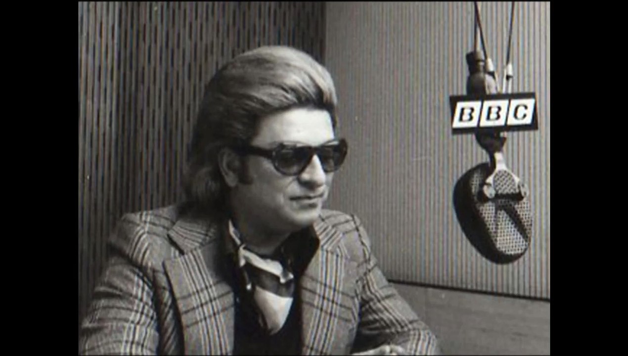 Zeki Müren   Ayağında Kundura